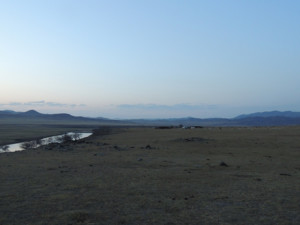 日暮れのモンゴル大地