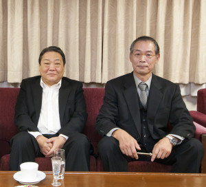 S.フレルバータル元駐日モンゴル国大使（左）と西島大美氏